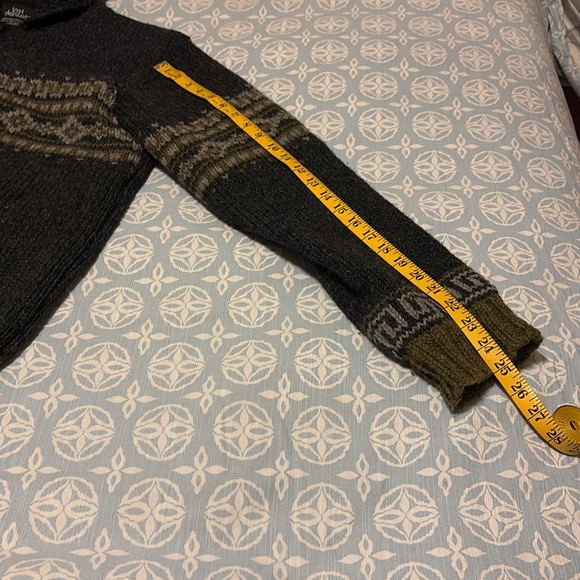 Call of the Wild 100% wool cardigan Sweater - Picture 14 of 15